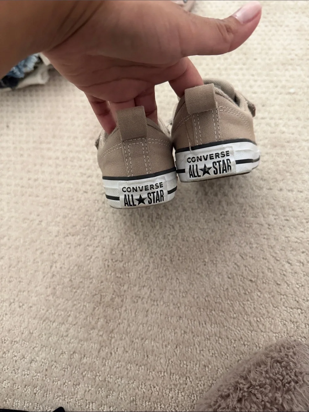 Converse Kids Low-Top Sneakers in Taupe